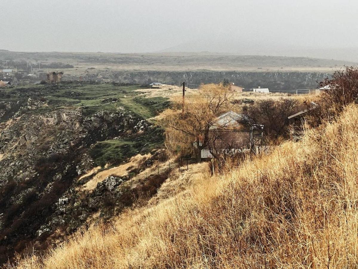 Zove Rural Cottage With Garden Views K'arashamb Exterior photo