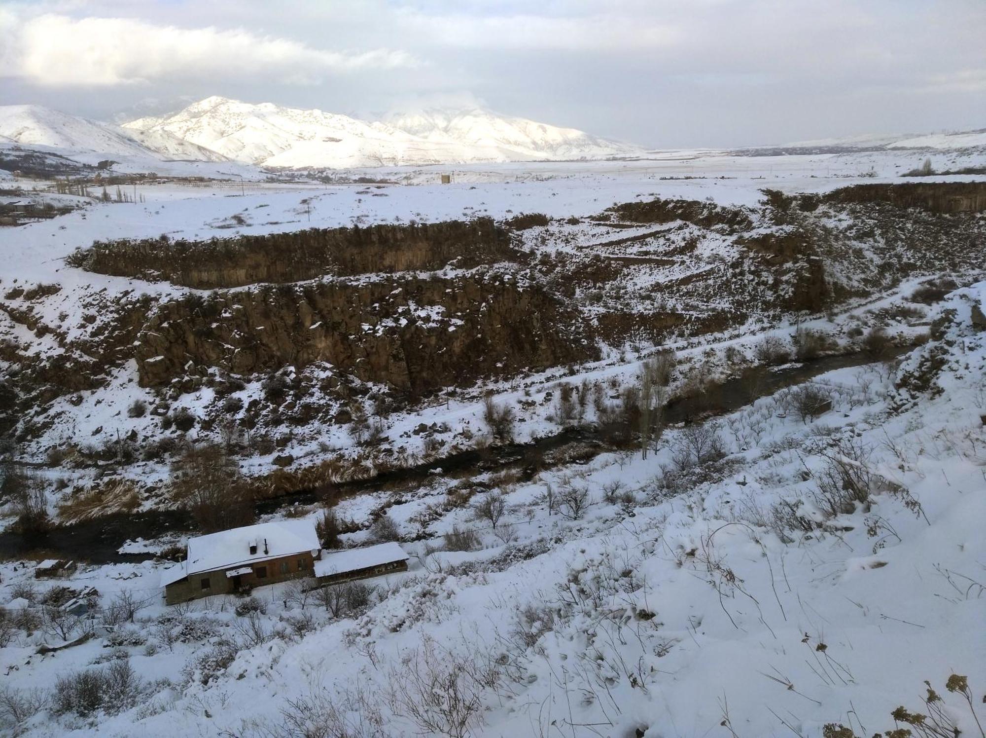 Zove Rural Cottage With Garden Views K'arashamb Exterior photo