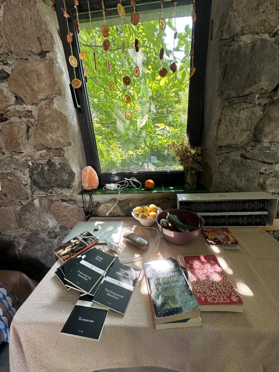 Zove Rural Cottage With Garden Views K'arashamb Exterior photo