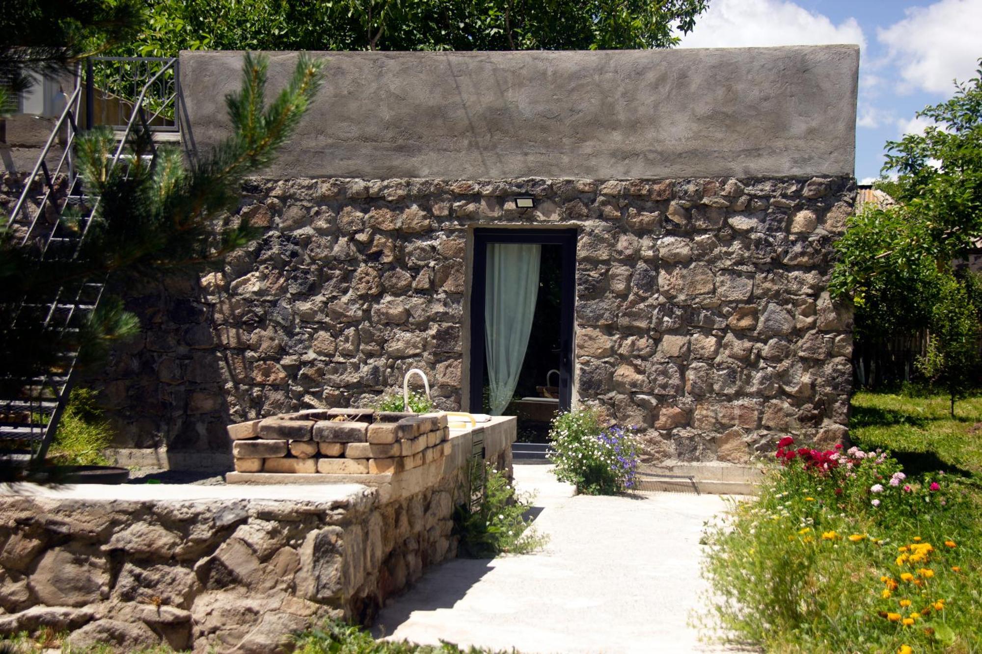 Zove Rural Cottage With Garden Views K'arashamb Exterior photo