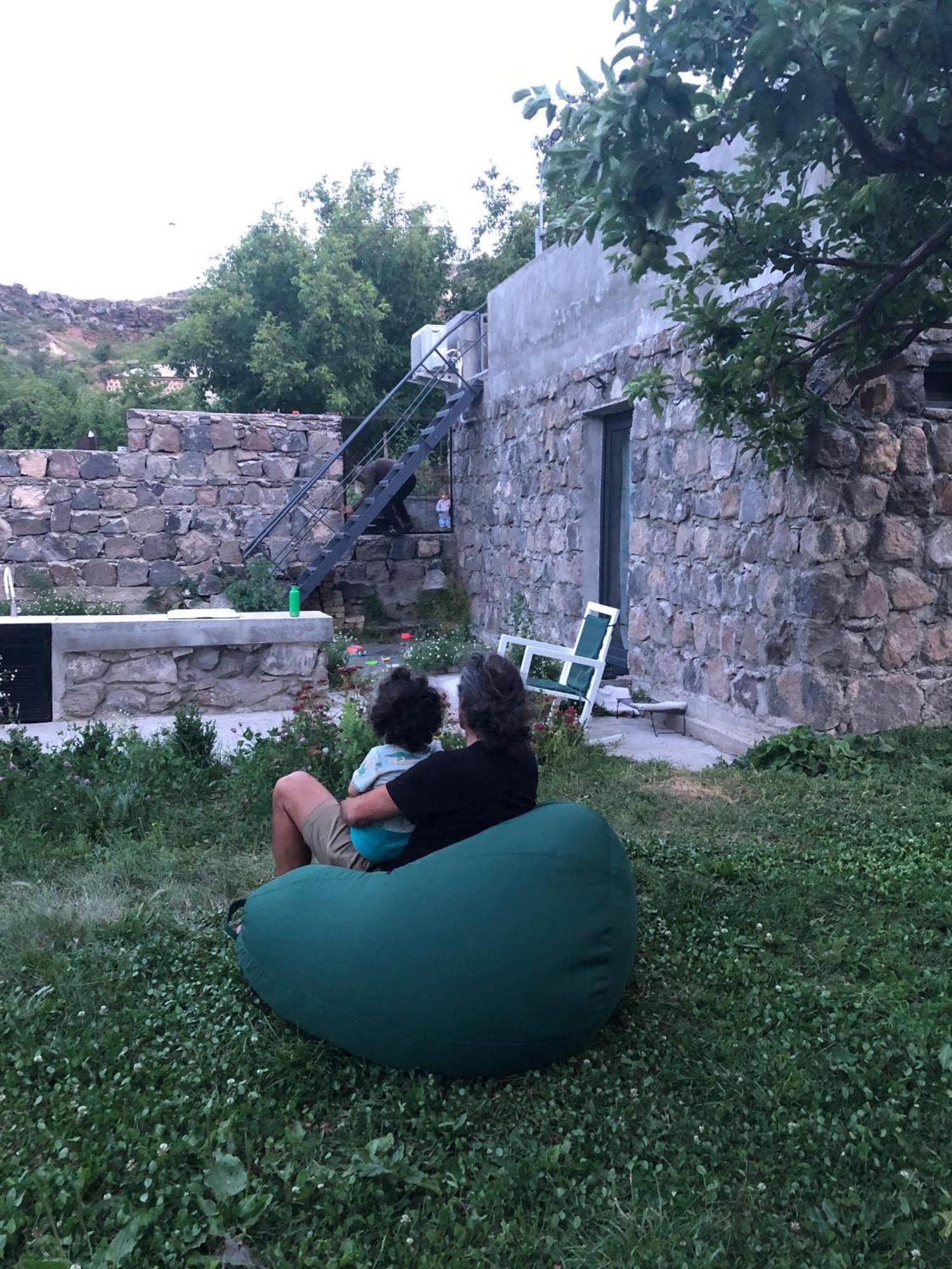 Zove Rural Cottage With Garden Views K'arashamb Exterior photo